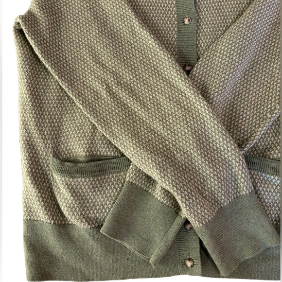 XL Green Button-Up Sweater with Pockets - Picture 2 of 5